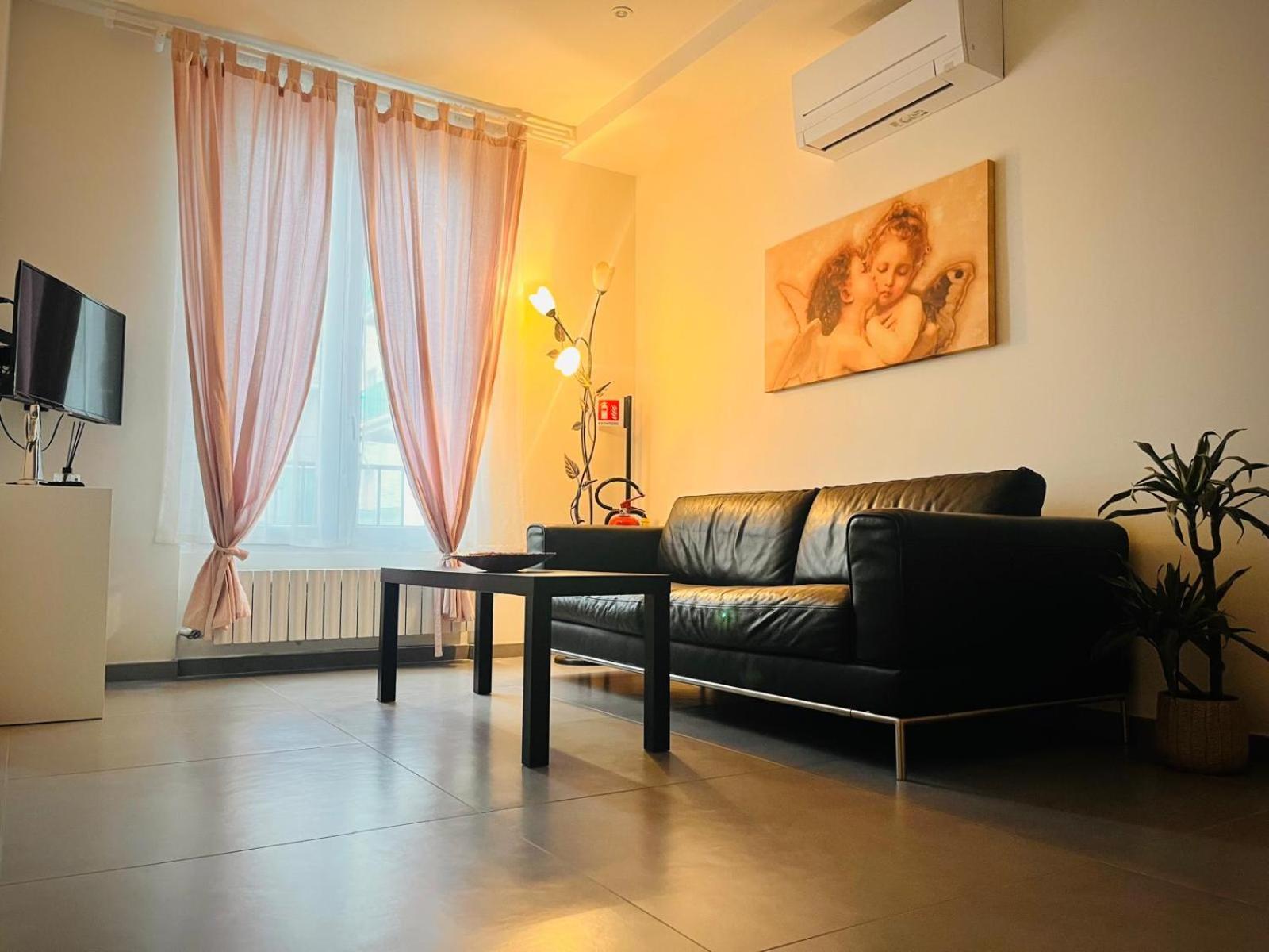 Nice Apartments In The Historic Center 베르바니아 외부 사진